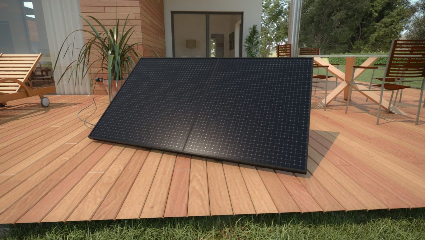 Panneau solaire Plug & Play de L43 installé sur une terrasse